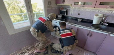 Şanlıurfa’da film gibi operasyon: Silahları bir bir çamaşır makinesine gizlemişler!