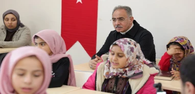 Şanlıurfa'da Kuran-ı Kerim okumayı öğrenen öğrencilere tablet hediye edildi