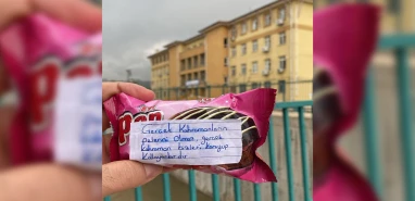 Şanlıurfa'da minik yüreklerden polis ekiplerine anlamlı jest!