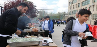 Şanlıurfa'da öğrencilere moral kebabı