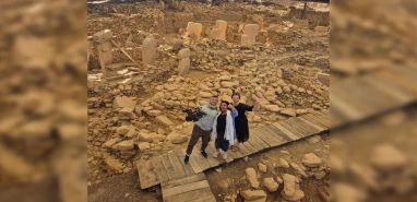 Dünyaca ünlü sunucu Alex Outhwaite Göbeklitepe'ye hayran kaldı