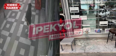 Şanlıurfa’da hırsızlık anı kamerada: Parke taşıyla vitrini kırdı, tabletleri alıp kaçtı!