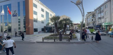 Zabıta dehşet saçtı! Önce kendini vurdu sonra belediye başkanını yaraladı