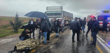 Otomobil ile tır çarpıştı: Ölü ve yaralılar var...