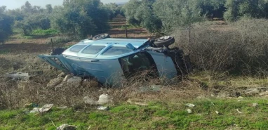 Şanlıurfa'da kontrolden çıkan otomobil tarlaya devrildi!