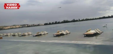 Baraj kapakları açıldı, Fırat Nehri taştı: İşletmeler su altında kaldı