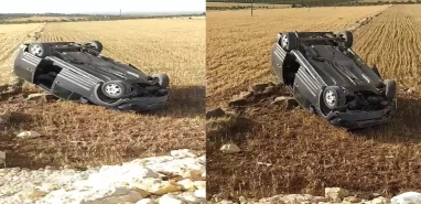 Şanlıurfa'da otomobil şarampole devrildi: Yaralı var