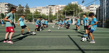 Şanlıurfa'da geleceğin futbolcuları bu kurslarda yetişiyor