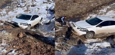 Şanlıurfa'da feci kaza: Otomobil köprüden dereye uçtu