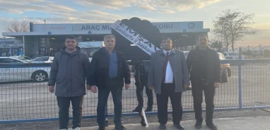 Şehit polis için Şanlıurfa’da istasyon önüne siyah çelenk bırakıldı