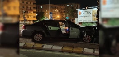 Şanlıurfa’da gece yarısı korkutan kaza: Kontrolden çıkan araç...