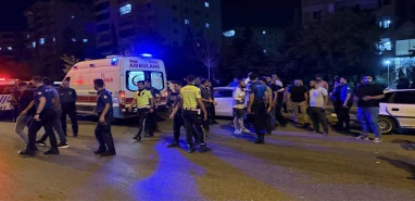 3 otomobilin karıştığı kaza sonrası kavga: Ortalık savaş alanına döndü