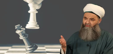 Cübbeli Ahmet: Satranç oynayan lanetlenmiştir