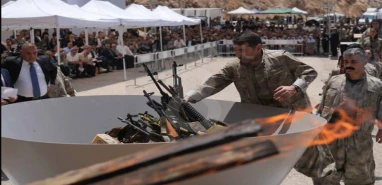İlk PKK'lı grup silahlarını yaktı:  Bölgeden ilk görüntüler...