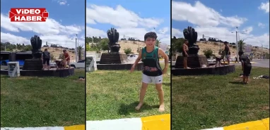 Şanlıurfa’da bu yaz da gelenek bozulmadı: Çocuklar süs havuzlarında serinledi