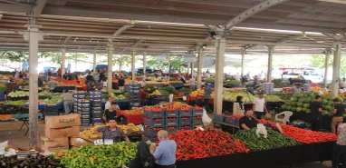 Şanlıurfa’da pazarda fiyatlar öyle bir düştü ki herkesin yüzü güldü