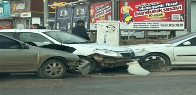 Şanlıurfa’da zincirleme kaza! 3 araç birbirine girdi
