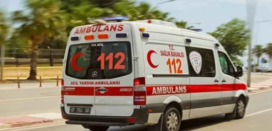 Şanlıurfa'da korkutan kaza: Düşen plakasını almak isterken araç çarptı
