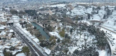 Şanlıurfa'da lapa lapa yağdı: Tarihi yapılar karla kaplandı