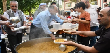 Şanlıurfa’da 40 yıl sonra anıları yeniden yaşatıldı: Kazanlar kuruldu, davullar çalındı...