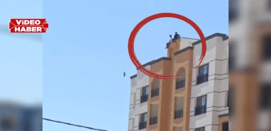 Şanlıurfa’da gergin bekleyiş: 2 işçi yine çatıda!