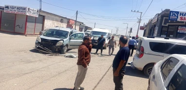 Şanlıurfa'da korkutan kaza: Otomobiller çarpıştı, araçlar kullanılamaz hale geldi