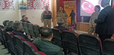 Şanlıurfa'da jandarma "Kadına el kalkamaz" dedi: Erkekleri uyardı