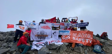 Şanlıurfalı dağcı Kaçkar'ın zirvesine tırmandı!