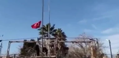 Türk Bayrağı'na saldırı... DEM Parti'den açıklama: Saygısızlık!