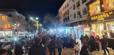 Şanlıurfa’da iki yıl sonra ilk defa bu kadar hareketli! İğne atsan yere düşmez