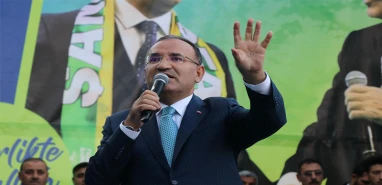 Bozdağ: Bizim yolumuz cumhurbaşkanımızın yoludur  “Kim koltuk verirse oraya giderim anlayışı ahlaki değil”