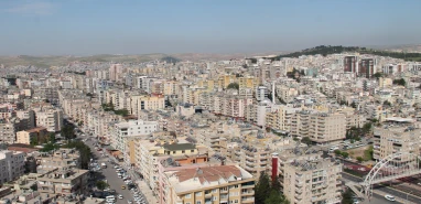 Şanlıurfa'da binadan korkutan sesler yükseldi! Yürekler ağza geldi