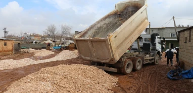 Haliliye'de yağmurun izleri siliniyor: Yollar yeniden ulaşıma açılıyor, okullar eğitime hazırlanıyor!