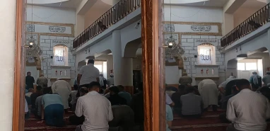 Şanlıurfa’da camide elektrik kesildi! Cemaati sıcak hava bunalttı