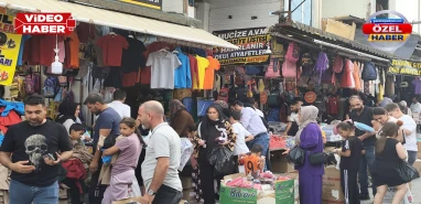 Şanlıurfa’da "son gün" çılgınlığı: Meydana akın ettiler! İğne atsan yere düşmüyor