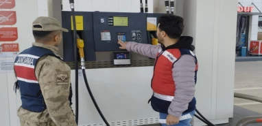 Şanlıurfa'da jandarmadan akaryakıt istasyonlarına denetim! Tek tek incelendi