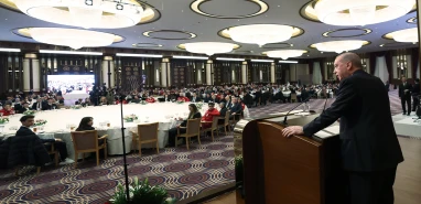 Cumhurbaşkanı Erdoğan’dan gençlere çağrı! “Aranıza nifak sokmak isteyenlere izin vermeyin”