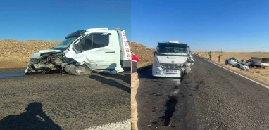 Şanlıurfa'da feci kaza! Otomobil ile çekici kafa kafaya çarpıştı: Yaralılar var