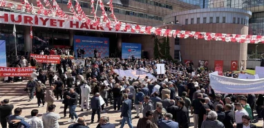 CHP'de kürsü krizi çözüldü: Kılıçdaroğlu Genel Merkez'e, Özel Meclis'e!