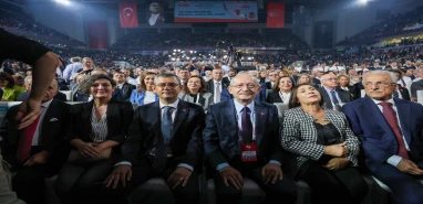 CHP’nin ‘kurultay davasında’ erteleme kararı