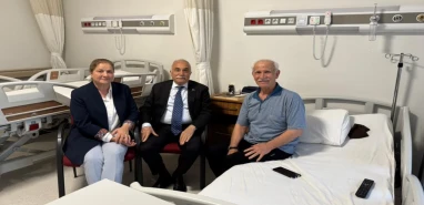 Şanlıurfa'nın değerli ismi tedavi görüyor... Fakıbaba'dan ziyaret