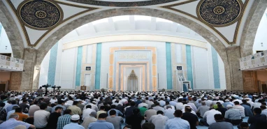 Cuma hutbesinde din istismarı ve aşırılık vurgusu