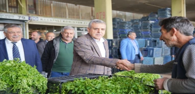 Beyazgül seçim çalışmalarını hal esnafı ziyaretiyle sürdürdü