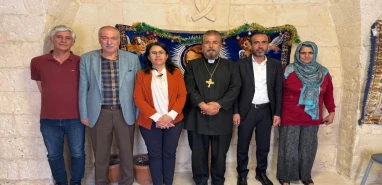 DEM Parti’den Urfa Mor Afrem Protestan Kilisesine ziyaret! Yürüyüş...