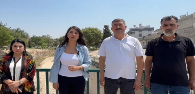 Şanlıurfa’da 3 yıldır çözüm bekleyen sorun için çağrı! “Çöp ve çamurla dolu”