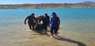 Serinlemek için girdiği barajdan cansız bedeni çıktı