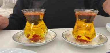 Dünyanın en pahalısını evinde üretti: Şimdi "Olmaz" diyenlere karşı yudumluyor!