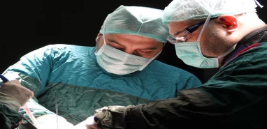 Şanlıurfa'da mucizevi operasyon: Kopma tehlikesiyle gelen ayak kurtarıldı!
