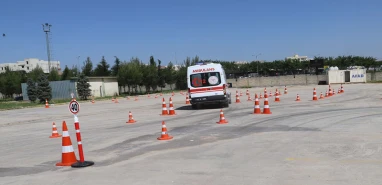 Şanlıurfa’daki ambulans sürücülerine güvenli sürüş eğitimi verildi