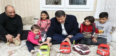 Mehmet Ekinci her akşam vatandaşla iftarda